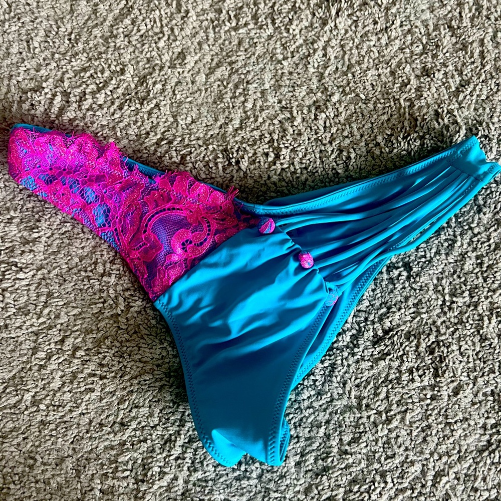 Beach bunny Big girls don’t very skimpy bottom. Worn once. Excellant condition